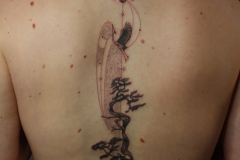 ally-alien-mikrorealizm-dotwork-fineline-czapla-japonistyka-tatuaz-na-plecach-wroclaw