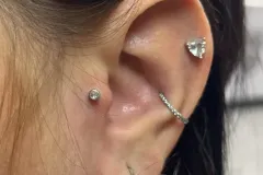 marsapiercing-przeklucie-piercing-ucho-kompozycja-tragus-helix-we-wroclawiu