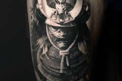 nikaveratattoo-japonski-samuraj-maska-realistyczny-realizm-tatuaz-na-nodze-wroclaw