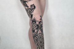 therisnell-mandala-geometryczny-dotwork-tatuaz-na-nodze-2-wroclaw