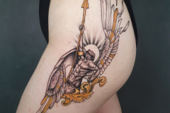 zutattoo-tatuaz-antyczny-postac-mikrorealizm-dotwork-na-udzie-wroclaw