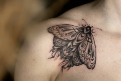 zutattoo-tatuaz-cma-fineline-na-obojczyku-wroclaw