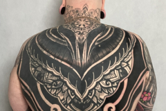 therisnell-mandala-blackwork-tatuaz-na-plecach-wroclaw