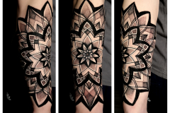 therisnell-mandala-geometryczny-dotwork-tatuaz-na-przedramieniu-wroclaw